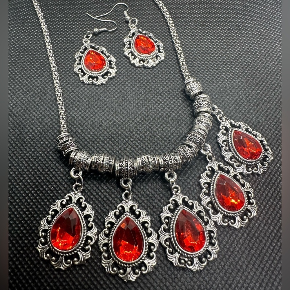 💎❤️STUNNING Vintage Silver Tone & Vermillion Dangle Necklace Earrings 💎❤️ - Picture 2 of 16
